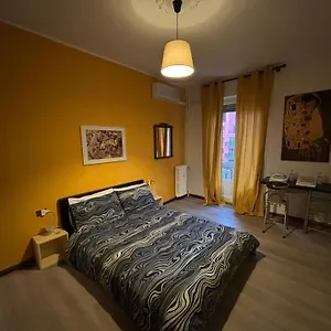 Da Me - Ampio Con 2 Da Letto , Milan Italy