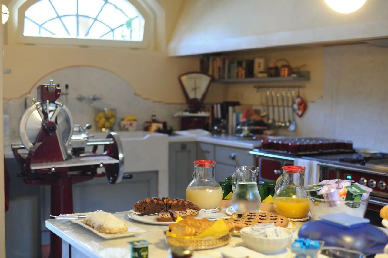 Tenuta Il Sassone - Wine&Food Massa Marittima 0*,  Italy